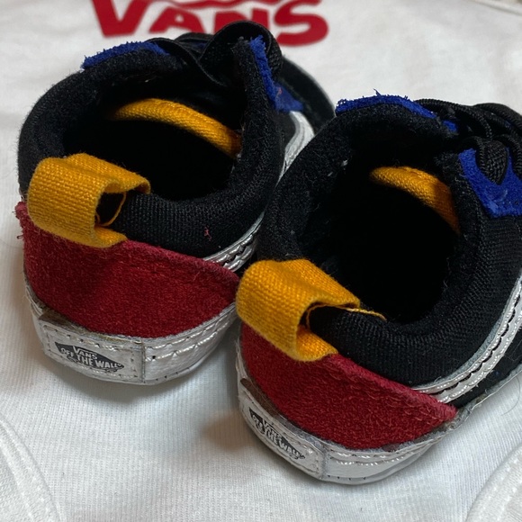 Vans Infant Baby Shoe plus Vans onesie - Picture 6 of 6